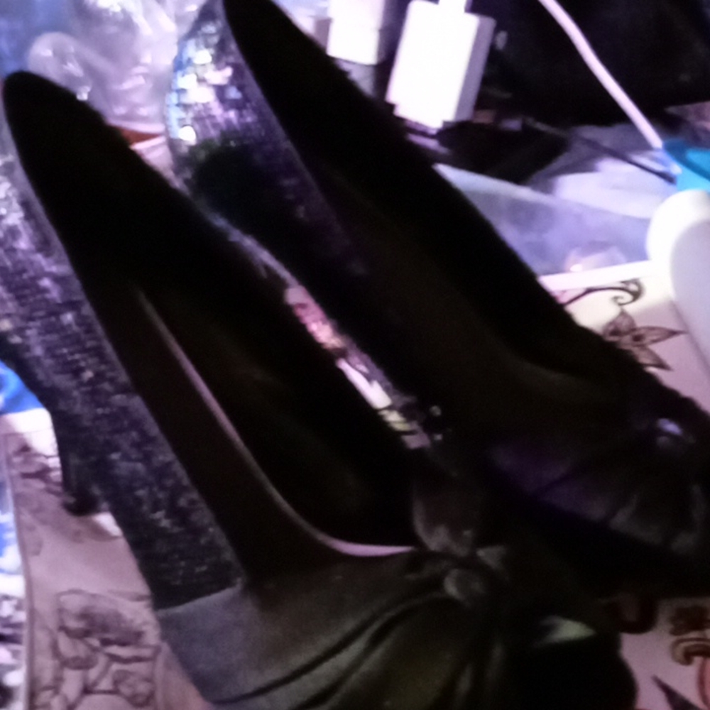 Black glitter Prom/Evening High heels worn once very comfortable & shiny 7